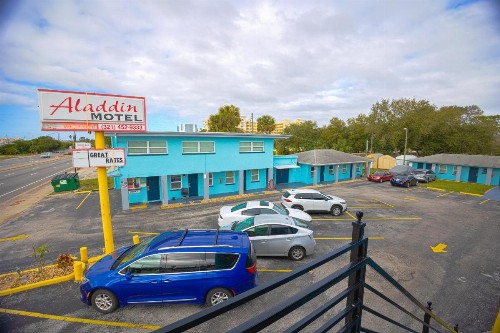 Aladdin Motel - image 16