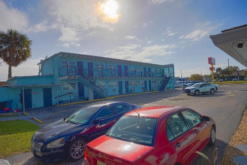 Aladdin Motel - image 18