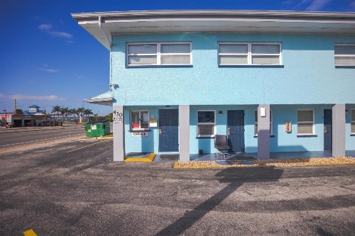 Aladdin Motel - image 2