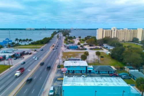Aladdin Motel - image 23