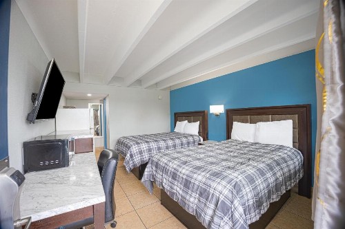 Aladdin Motel - image 27