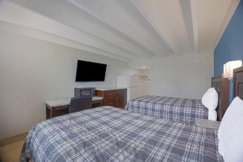Aladdin Motel - image 28