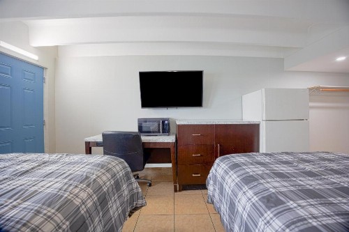 Aladdin Motel - image 29