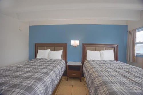 Aladdin Motel - image 30