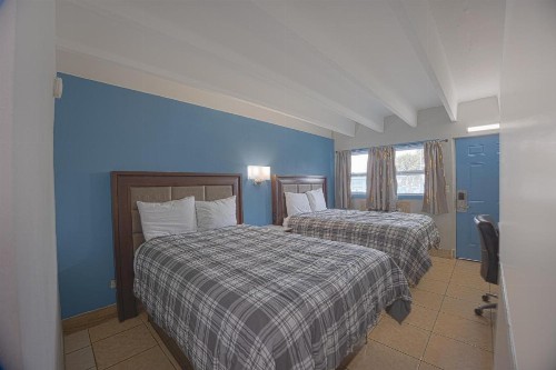 Aladdin Motel - image 32
