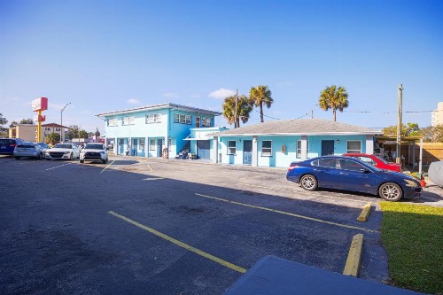 Aladdin Motel - image 4