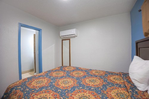Aladdin Motel - image 41