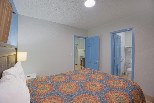 Aladdin Motel - image 42