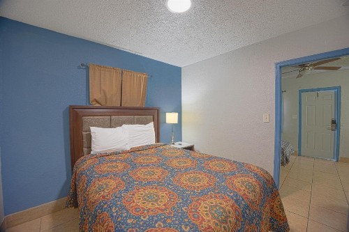Aladdin Motel - image 43