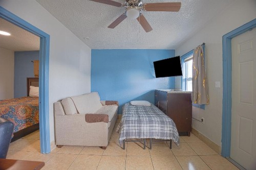 Aladdin Motel - image 45