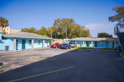 Aladdin Motel - image 6