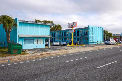 Aladdin Motel - image 7