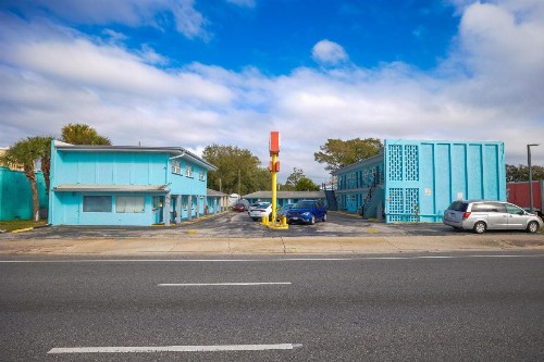 Aladdin Motel - image 8