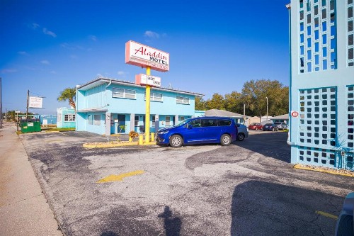 Aladdin Motel - image 9