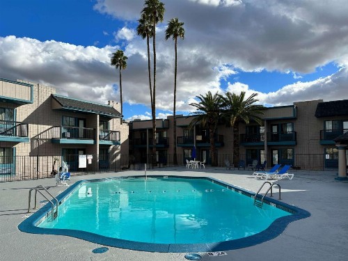 Econo Lodge Inn & Suites Mesa - image 1
