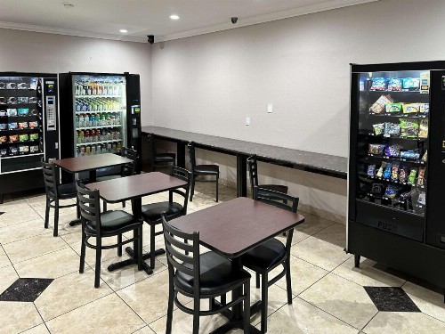 Econo Lodge Inn & Suites Mesa - image 25