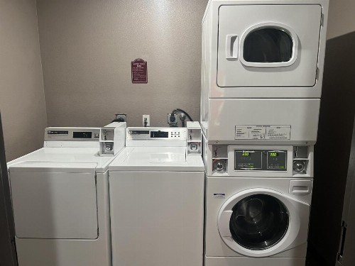Econo Lodge Inn & Suites Mesa - image 34