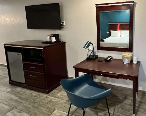Econo Lodge Inn & Suites Mesa - image 35
