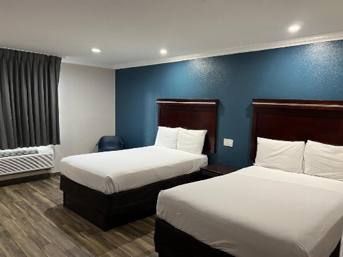 Econo Lodge Inn & Suites Mesa - image 4