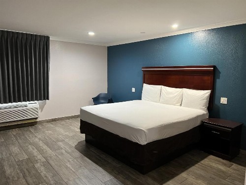 Econo Lodge Inn & Suites Mesa - image 42