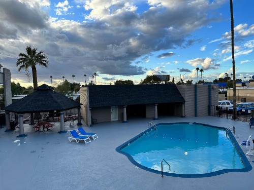 Econo Lodge Inn & Suites Mesa - image 43