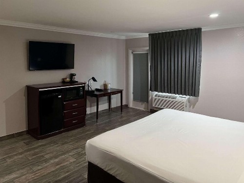 Econo Lodge Inn & Suites Mesa - image 44