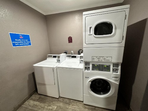 Econo Lodge Inn & Suites Mesa - image 46