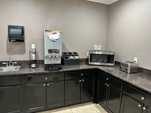 Econo Lodge Inn & Suites Mesa - image 50