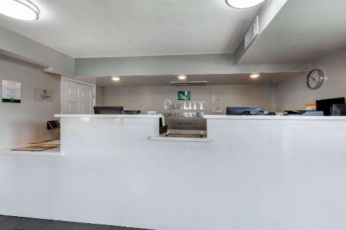 Quality Inn & Suites near Downtown Mesa - image 10