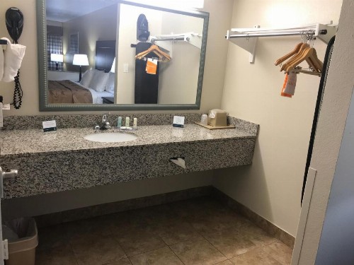 Quality Inn & Suites near Downtown Mesa - image 14