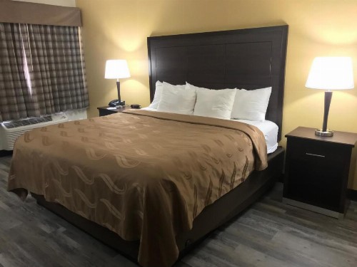 Quality Inn & Suites near Downtown Mesa - image 19