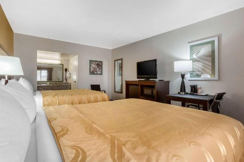 Quality Inn & Suites near Downtown Mesa - image 2
