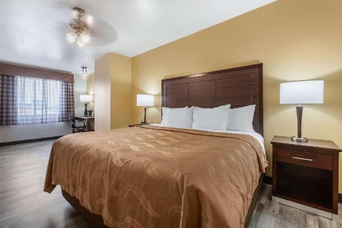 Quality Inn & Suites near Downtown Mesa - image 22
