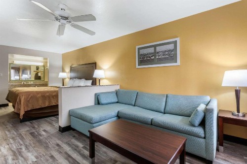 Quality Inn & Suites near Downtown Mesa - image 25
