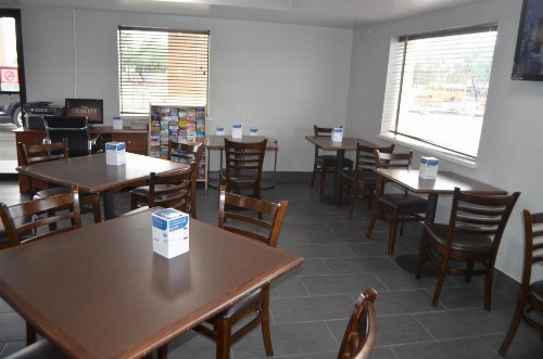 Quality Inn & Suites near Downtown Mesa - image 33