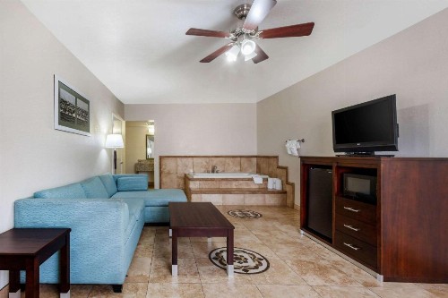 Quality Inn & Suites near Downtown Mesa - image 36