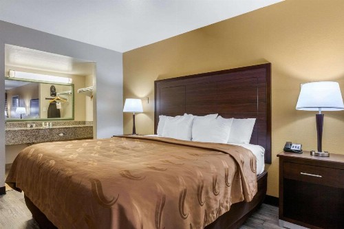 Quality Inn & Suites near Downtown Mesa - image 40