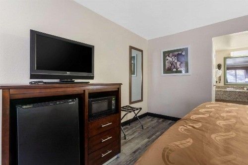 Quality Inn & Suites near Downtown Mesa - image 44