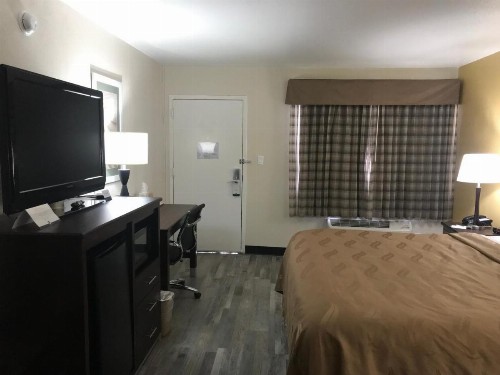 Quality Inn & Suites near Downtown Mesa - image 50