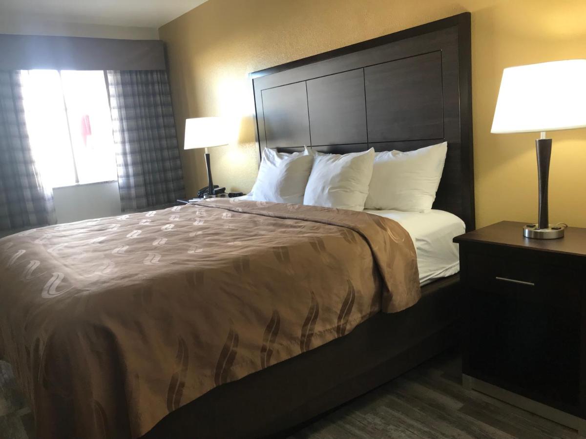 Quality Inn & Suites near Downtown Mesa - image 7