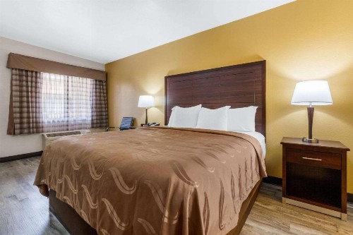 Quality Inn & Suites near Downtown Mesa - image 9