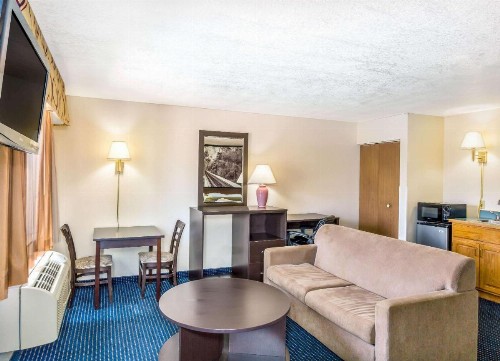Super 8 by Wyndham Mesa Gilbert - image 12