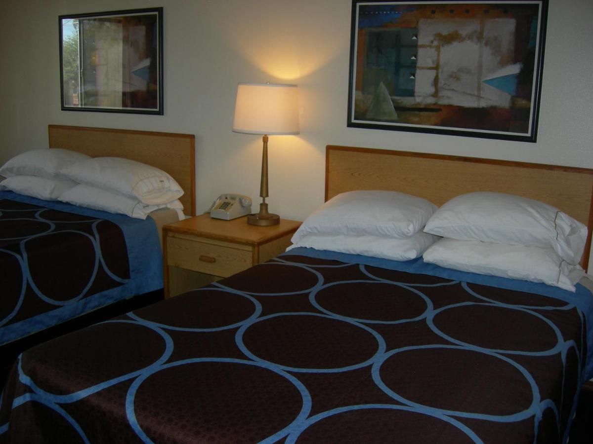 Grand Hotel - image 2