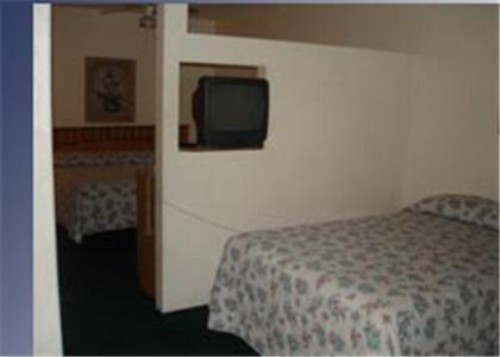 Colonade Motel Suites - image 4
