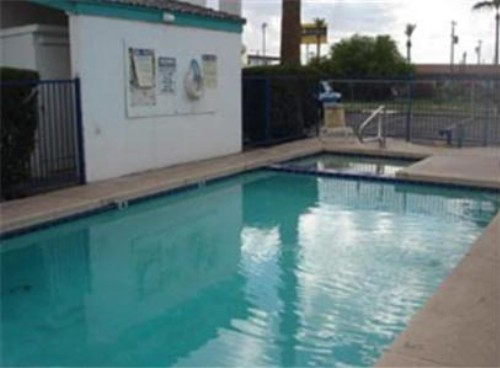 Colonade Motel Suites - image 5
