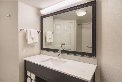 La Quinta by Wyndham Phoenix Mesa West - image 4