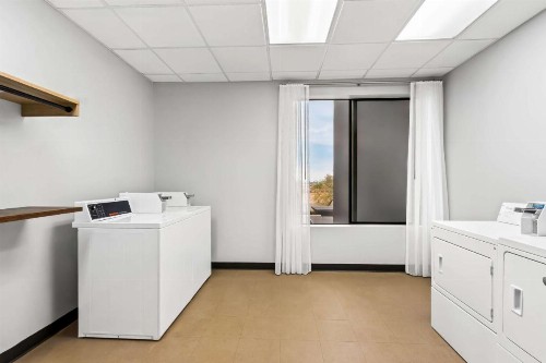 Best Western Legacy Inn & Suites - image 14