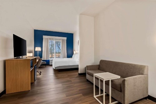 Best Western Legacy Inn & Suites - image 16