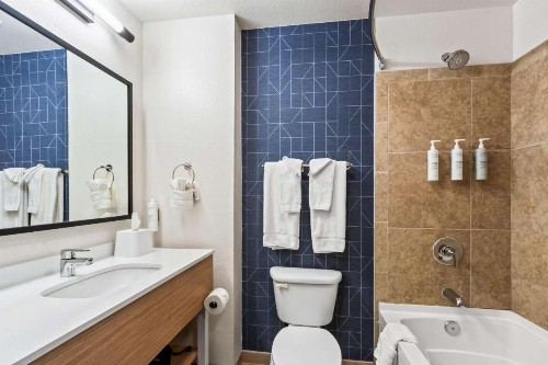 Best Western Legacy Inn & Suites - image 17