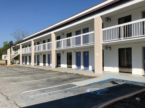 Motel 6-Metter GA - image 2